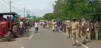 ରାସ୍ତା ଅବରୋଧ କଲେ ସ୍ଥାନୀୟ ବାସିନ୍ଦା ; କରୋନା ମୃତକଙ୍କ ଶବଦାହକୁ ବିରୋଧ – ବାରିପଦା