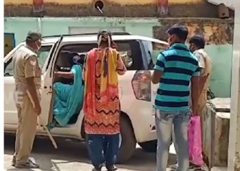 ଜଳେଶ୍ୱର ସୁବର୍ଣରେଖା ଲଜରେ ସେକ୍ସ ରାକେଟ୍ ଚଢ଼ାଉ ବେଳେ ; ଯୁବତୀ ଙ୍କ ସହିତ ଧରା ପଡ଼ିଲେ – ଖାକି ପୋଷାକ ଧାରୀ ପୋଲିସ କନେଷ୍ଟବଳ