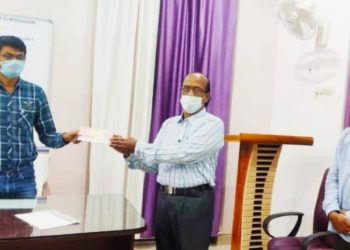 କ୍ଷେତ୍ରୀୟବରପୁର କଲେଜ କର୍ମଚାରୀଙ୍କ ଦ୍ୱାରା ମୁଖ୍ୟମନ୍ତ୍ରୀ ରିଲିଫ ପାଣ୍ଠି କୁ ସହାୟତା