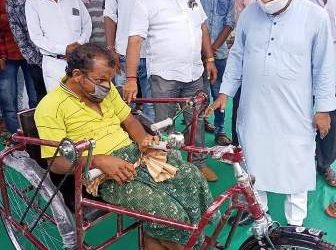 ସେବା ସପ୍ତାହ ଅବସରରେ ଢେଙ୍କାନାଳ ବିଜେପି ପକ୍ଷରୁ ଦିଵ୍ୟାଙ୍ଗଙ୍କୁ ସାହାର୍ଯ୍ୟ – ଢ଼େଙ୍କାନାଳ