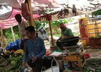 କରୋନା ପରିବା ହାଟରେ କିନ୍ତୁ ଚେକିଙ୍ଗ୍ ହେଉଛି ରାସ୍ତାରେ ; ସଚେତନତା ନା ଜୋରିମାନା