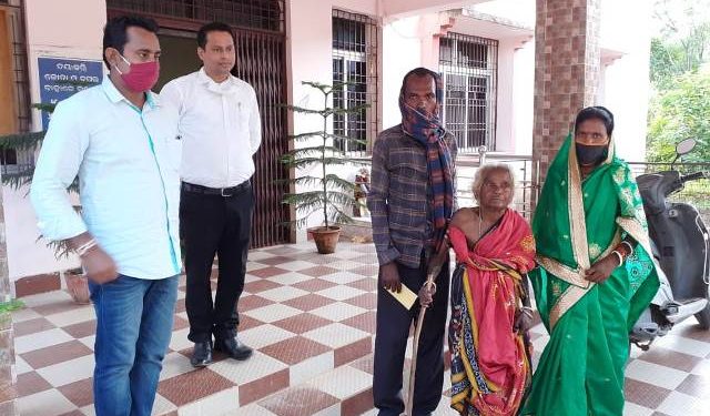 ଢେଙ୍କାନାଳ ଜିଲ୍ଲା ଆଇନ୍ ସେବା ପ୍ରାଧିକରଣ ଦ୍ଵାରା ବୃଦ୍ଧା ଉଦ୍ଧାର ଓ ଥଇଥାନ