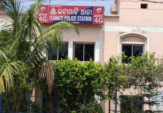 ଏବେ ଧରା ପଡିଛନ୍ତି ଚିନିକଳ ଚୋର ; ଇଟାମାଟି ଥାନା ଅଧିକାରୀ ଙ୍କ ହାତରେ – ନୟାଗଡ଼