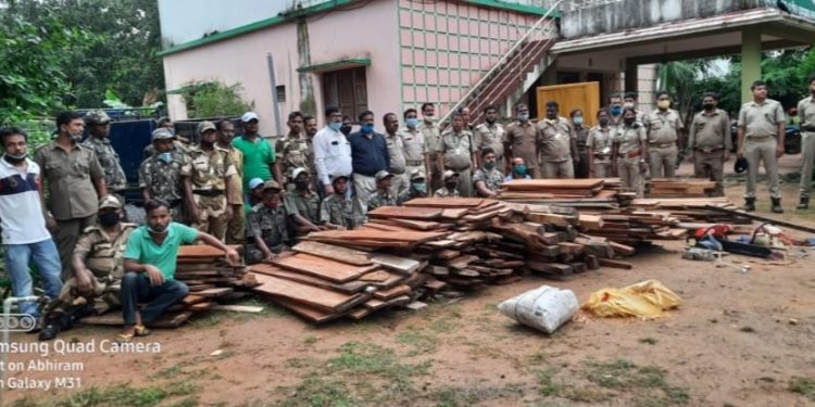 ବନ ବିଭାଗ ପକ୍ଷରୁ କାଠ ପଟା ଓ ଯନ୍ତ୍ରପାତି ଜବତ ବୁଗୁଡା