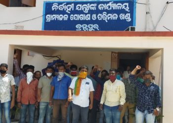 ମଞ୍ଜୁର ହୋଇଛି ପ୍ରକଳ୍ପ ତଥାପି ପାନୀୟ ଜଳ ଅପେକ୍ଷା ରେ ଗ୍ରାମବାସୀ – ହିଞ୍ଜିଳିକାଟୁ