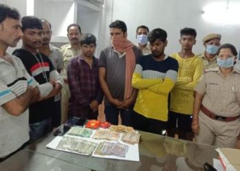 ଦୁଇ ଜୁଆ ଆଡ୍ଡା ଉପରେ ପୋଲିସ୍ ର ଚଢ଼ାଉ ନଗଦ ୨୧,୮୦୦ ଟଙ୍କା ; ତିନୋଟି ମୋବାଇଲ୍ ସହ ନଅ ଜୁଆଡି ଗିରଫ