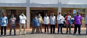 ପ୍ରାଥମିକ ବିଦ୍ୟାଳୟ ବନ୍ଦ ନିଷ୍ପତ୍ତିକୁ ବିରୋଧ , ଗ୍ରାମବାସୀ ମାନେ ଏଡିଏମଙ୍କୁ ଭେଟିଲେ