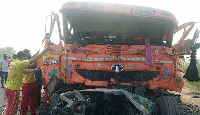 ଛିଡା ହୋଇଥିବା ଟ୍ରକ ପଛରୁ ଚଳନ୍ତା ଟ୍ରକ ବାଡେଇ ଚାଳକ ଓ ସହାୟକ ମୃତ