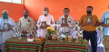 ‘ ଲେଖକ ଅଜ୍ଞାନ ରୂପକ ଅନ୍ଧକାରରୁ ଜ୍ଞାନାଲୋକ ପ୍ରଦାନ କରିଥାଏ ’ କୋରାଇ ମଣ୍ଡଳ ସାହିତ୍ୟ ସଂସଦର ପୁସ୍ତକ ଉନ୍ମୋଚନ ଓ ସମ୍ବର୍ଦ୍ଧନା ସଭା