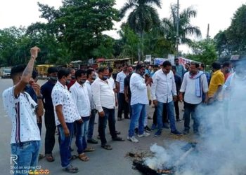 ମୋଦୀ ଓ ଯୋଗୀଙ୍କ କୁଶପୁତ୍ତଳିକା ଦାହ କଲେ ବରଗଡ଼ ଜିଲ୍ଲା କଂଗ୍ରେସ