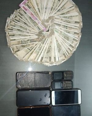 ଆସିକା ପୋଲିସ ପକ୍ଷରୁ ଜୁଆ ଆଡାରେ ଚଢ଼ାଉ ; ୪୫,୦୦୦ଟଙ୍କା ସହ ୮ ଗିରଫ , ୮ ମୋବାଇଲ ,୪ ଟି ମୋଟର ସାଇକେଲ ଜବତ