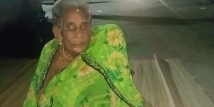 ଚାରି ପୁତ୍ରର ଜନନୀ ଦାଣ୍ଡର ଭିକାରି ; ଅଶି ବର୍ଷ ବୃଦ୍ଧା ମା ପାଇଁ ଯୋଡ଼ା ଆଶ୍ୱିନ ହେଲା କାଳ
