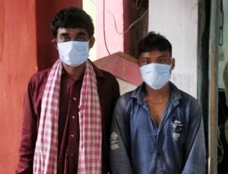 ମୋବାଇଲ୍ ଛଡାଇ ନେଇ ପଳାଉଥିବା ବେଳେ ଦୁଇ ଲୁଟେରାଙ୍କୁ ଧରିଲା ପୋଲିସ