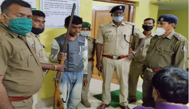 ବାଘଛାଲ ଜବତ ଘଟଣାରେ ; ଏବେ କିଙ୍ଗ୍‍ପିନ୍‍ ତଲାସରେ ବନ ବିଭାଗ ଏହି ଘଟଣାରେ   ଗିରଫ ହୋଇଥିବା ଅଟୋ ଚାଳକ ଅର୍ଜୁନ ମୁଣ୍ଡା ଓ ଶିକାରୀ ତ୍ରିନାଥ ନାୟକକୁ କୋର୍ଟ ଚାଲାଣ