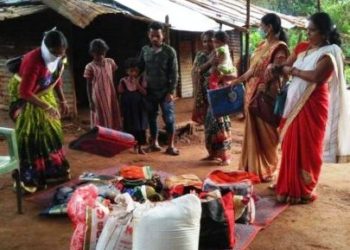 ଡକରବାଡି ଗ୍ରାମରେ ମିଥୁନ ଦିଗାଲ କୁ ସହାୟତା କଲେ ବ୍ଲକର ଅଧ୍ୟକ୍ଷା