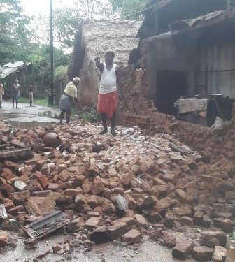 ଲଗାଣ ବର୍ଷାରେ ଭାଙ୍ଗିଲା ଘର