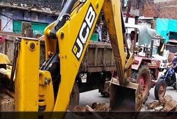 ଛତ୍ରପୁର ଏନ୍‌ଏସି ପକ୍ଷରୁ ଡ୍ରେନ୍‌ ଉପରୁ ଜବରଦଖଲ ଉଚ୍ଛେଦ ଆରମ୍ଭ