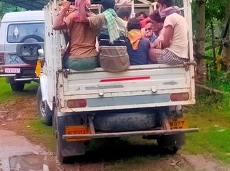 ମାଲ ପରିବହନ ଗାଡ଼ିରେ ଯାତ୍ରୀ ବୋହିବା ପଡ଼ିଲା ମହଙ୍ଗା ; ଚାଳକଙ୍କ ଡ଼୍ରାଇଭିଂ ଲାଇସେନ୍ସ ରଦ୍ଧ