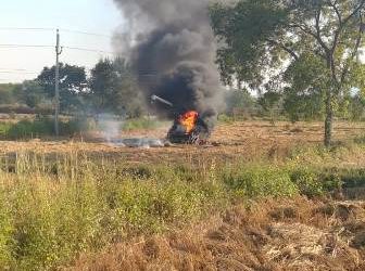 ବିଦ୍ୟୁତ ସଂସ୍ପର୍ଶରେ ଆସି ଧାନ ଅମଳ ଯନ୍ତ୍ରରେ ନିଆଁ