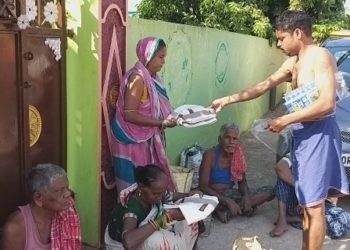 ନିଆରା ଢ଼ଙ୍ଗରେ ଉଜାପନ କଲେ ଯୁବକ କାର୍ତ୍ତିକ ବ୍ରତ