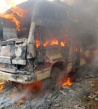 ବାଦାମବାଡି ପାଲାମଣ୍ଡପ ନିକଟରେ ବସରେ ନିଆଁ ଲାଗି ଜଳିଲା