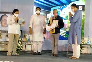 ସମାଜସେବୀ ପ୍ରତାପ ସାହୁ ପାଇଲେ କୋଭିଡ଼୍‌ ଯୋଦ୍ଧା ସମ୍ମାନ ପାଇଥିବା ଅର୍ଥରାଶିରେ ଅସହାୟଲୋକଙ୍କୁ ହର୍ଲିକ୍ସ ଓ ଭିଟାମିନ୍ ଟାବଲେଟ ବାଣ୍ଟିବେ – ଭୁବନେଶ୍ୱର