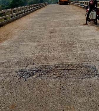 ୫କୋଟିରୁ ଊର୍ଦ୍ଧ୍ୱ ଟଙ୍କାରେ ନିର୍ମିତ ତଣ୍ଡରା ବିଜୁ ସେତୁର ସ୍ଥାୟିତ୍ୱ ନେଇ ପ୍ରଶ୍ନବାଚୀ କାମ ସରୁ ସରୁ ରଡ଼ ଦେଖାଗଲାଣି ; କାର୍ଯ୍ୟର ଭିଜିଲାନ୍ସ ତଦନ୍ତ