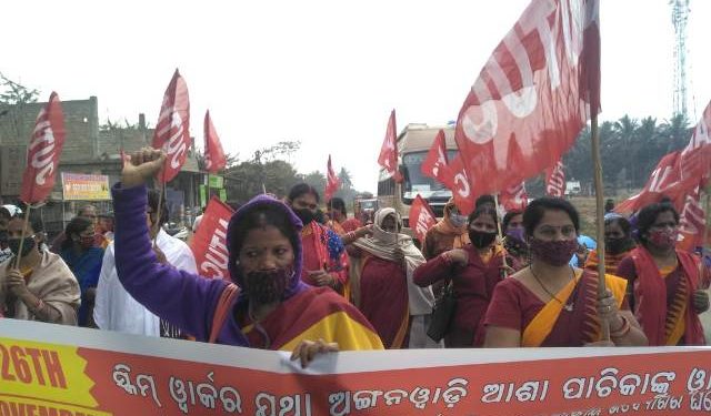 ସର୍ବଭାରତୀୟ ବନ୍ଦ ଡାକରାରେ ଅଙ୍ଗନବାଡ଼ୀ ସଂଗଠନର ରାଜ୍ୟ ସାଧାରଣ ସମ୍ପାଦିକାଙ୍କ ନେତୃତ୍ଵରେ ୫୫ନଂ ଜାତୀୟ ରାଜପଥ ଅବରୋଧ ; ଢେଙ୍କାନାଳ