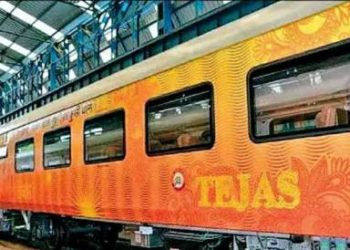 ତେଜସ୍‌ ଏକ୍ସପ୍ରେସ୍‌ରେ ଯାତ୍ରୀ ହେଉନାହାନ୍ତି, ଚଳାଚଳ ବନ୍ଦ କଲା ଆଇଆରସିଟିସି ପାରଳାଖେମୁଣ୍ଡି