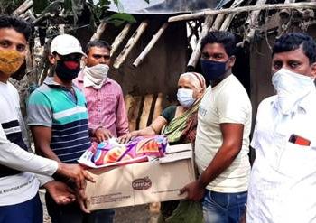 ଅସହାୟ ସୁଲୋଚନାଙ୍କୁ ଧନପୁର ସୀତାରାମ ସମିତି ପକ୍ଷରୁ ସହାୟତା