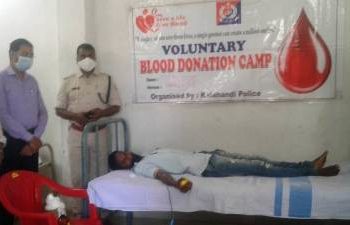 କଳାହାଣ୍ଡି ପୋଲିସ ଆନୁକୂଲ୍ୟରେ ନର୍ଲା ଥାନା ପରିସରରେ ସ୍ଵେଚ୍ଛାକୃତ ରକ୍ତଦାନ ଶିବିର