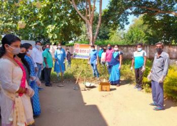 ସ୍ୱଚ୍ଛ ଭାରତ ଅଭିଯାନରେ କାଣ୍ଡେଲ ଡାକ୍ତରଖାନା ପରିସରରେ ସଫେଇ କାର୍ଯ୍ୟକ୍ରମ