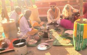 ଯୁବତୀଙ୍କ ବିବାହ କରାଇଲେ ଜଗନ୍ନାଥ ଗ୍ରୁପର ସ୍ୱେଚ୍ଛାସେବୀ ; ଏଏସଆଇ ସାଜିଲେ କନ୍ୟା ପିତା