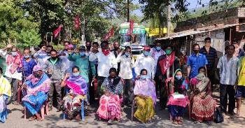 ରାୟଗଡ ଠାରେ ସି ପି ଆଇ ଏମ ଓ କଂଗ୍ରେସ ର ରାସ୍ତା ରୋକ