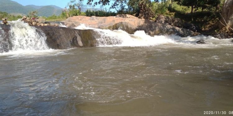 ବନ୍ଧୁଗାଁ ବ୍ଲକ ଝଞ୍ଜାବତି ନଦୀ ପ୍ରକୃତିର ଅତି ସୌନ୍ଦର୍ଯ୍ୟମୟ ବାତା ବରଣମଧ୍ୟରେ ଗୋଦଗୋଦା ଜଳପ୍ରପାତ