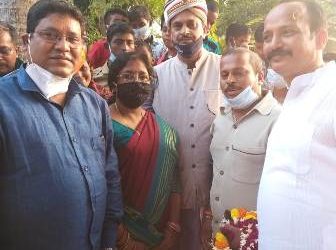 ପୁରୀ ସାଂସଦ ଶ୍ରୀ ପିନାକୀ ମିଶ୍ରଙ୍କ ହାତ ପାଣ୍ଠିରୁ ଏରବଙ୍ଗ ନୋଡାଲ ଉଚ୍ଚ ବିଦ୍ୟାଳୟର କୁ ଏକଲକ୍ଷ ରାଶି ପ୍ରଦାନ