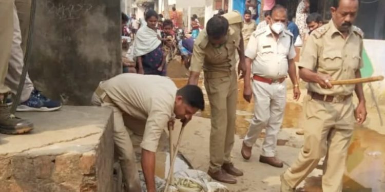 ପାରଳାଖେମୁଣ୍ଡି ର ଆଖ ପାଖ ଅଂଚଳରେ ଅବକାରୀ ବିଭାଗର ବ୍ୟାପକ ଚଢ଼ଉ ; ୬ ଲକ୍ଷ ଟଙ୍କାର ବହୁ ପରିମାଣର ଦେଶୀ ବିଦେଶୀ ଜବତ ୯ ଗିରଫ
