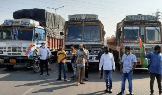 ବାଲେଶ୍ୱରରେ ଭାରତ ବନ୍ଦର ପ୍ରଭାବ ; ବିକ୍ଷୋଭ ପ୍ରଦର୍ଶନ – ରାସ୍ତା ଅବରୋଧ କରି ପ୍ରତିବାଦ