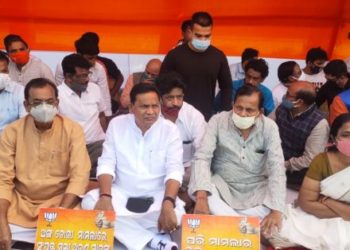 ବିଜେପି ରାଜଭବନ ସମ୍ମୁଖରେ ପରୀକୁ ନ୍ୟାୟ ଦେବା ପାଇଁ – ଧାରଣା