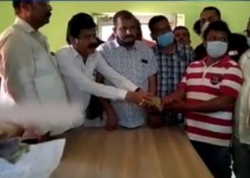 ତ୍ରୁଟିପୂର୍ଣ୍ଣ ଅସ୍ତ୍ରୋପ୍ରଚାର ପାଇଁ ମହିଳାଙ୍କ ମୃତ୍ୟୁ ଘଟଣା । କ୍ଷତିପୂରଣ ପ୍ରତିଶ୍ରୁତି ମିଳିବା ପରେ ଧାରଣା ପ୍ରତ୍ୟାହୃତ ।