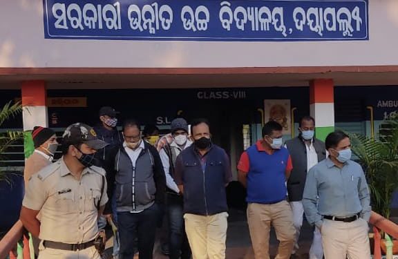 ଦୟାପଲ୍ଳୀରେ ବିଦ୍ୟାଳୟ ପରିଦର୍ଶନ କଲେ ଜିଲ୍ଲାପାଳ