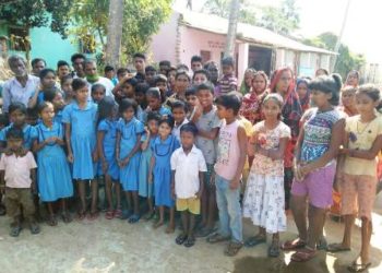 ହରିପୁର ଗ୍ରାମ ବାସୀଙ୍କର ସ୍କୁଲ ଉଠିଯିବା ନେଇ ସମସ୍ତ ଛାତ୍ର, ଛାତ୍ରୀ ମାନଙ୍କ ଅବିଭାବକ ଜିଦ ସ୍କୁଲ ନ ଉଠି ଯିବା ପାଇଁ