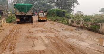 ରାସ୍ତା ପ୍ରତି କାହାର ନାହିଁ ନଜର ; ବାଧାନ୍ୱିତ ଅବସ୍ଥା ରେ ଗମନାଗମନ ବ୍ୟବସ୍ଥା