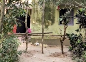 କୋର୍ଟ ଆଦେଶକୁ ଅବମାନନାକରି ଗୃହ ନିର୍ମାଣ, ଘର ପ୍ରବେଶ ରାସ୍ତାକୁ ବାଡ଼ ପୋତି ଅବରୋଧ