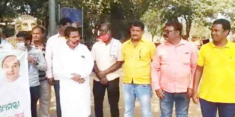 କଟକ ମହାନଗର ନିଗମ ୫୮ ନମ୍ବର ୱ।ର୍ଡ଼ର ବିଜେଡ଼ି କର୍ମୀଙ୍କ ପକ୍ଷରୁ ମୁଖ୍ୟମନ୍ତ୍ରୀଙ୍କୁ ଶୁଭେଚ୍ଛା