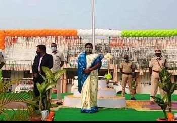 ପାରଳାଖେମୁଣ୍ଡି ଠାରେ ଜିଲ୍ଲା ସ୍ତରୀୟ ୭୨ତମ ସାଧାରଣତନ୍ତ୍ର ଦିବସରେ ରାଜ୍ୟ ହସ୍ତତନ୍ତ୍ ଓ ବୟନ ଶିଳ୍ପ ମନ୍ତ୍ରୀ ପଦ୍ମିନୀ ଦିଆନଙ୍କ ପତାକା ଉତ୍ତୋଳନ