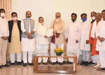 ତିନିିଗୋଟି କଳା କୃଷି ଆଇନ୍ ଓ ତୈଳ ଦର ବୃଦ୍ଧି ପ୍ରତ୍ୟାହାର ଦାବିରେ ; କଂଗ୍ରେସ ପକ୍ଷରୁ ରାଜଭବନ ଘେରାଉ – ମାନ୍ୟବର ରାଜ୍ୟପାଳଙ୍କୁ ସ୍ମାରକପତ୍ର ପ୍ରଦାନ