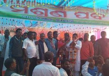 ରାଜନଗର ବ୍ଲକ କଂଗ୍ରେସ ଦଳର ମିଶ୍ରଣ ପର୍ବରେ ପାରେଶ୍ବର ନାୟକ ଙ୍କ ମାଷ୍ଟର ଷ୍ଟୋକ ରେ ; ପୁରା ବ୍ଲକରେ ହଇ ଚଇ ସୃଷ୍ଟି ହୋଇଛି