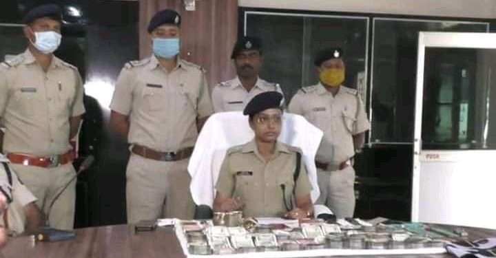 ଲୁଟ ଘଟଣା ରେ ୩ ଅଭିଯୁକ୍ତ ଗିରଫ, ନଗଦ ଟଙ୍କା, ସୁନା ଗହଣା ଉଦ୍ଧାର