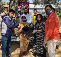 ବରଗଡ,-ଲାୟନ୍ସ କ୍ଲବ ପକ୍ଷରୁ : କୁଷ୍ଟା ଶ୍ରମ ଠାରେ ଅନୁଷ୍ଠାନ ପକ୍ଷରୁ 23 ଖଣ୍ଡ କମ୍ବଳ, ମାକ୍ସ, ସାନିଟାଇଜର ବଣ୍ଟନ କରାଯାଇଥିଲା